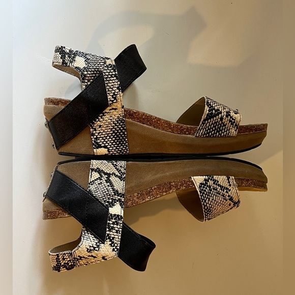 🛍️PIERRE DUMAS Snake skin and black platform sandal size 9. - Picture 8 of 9